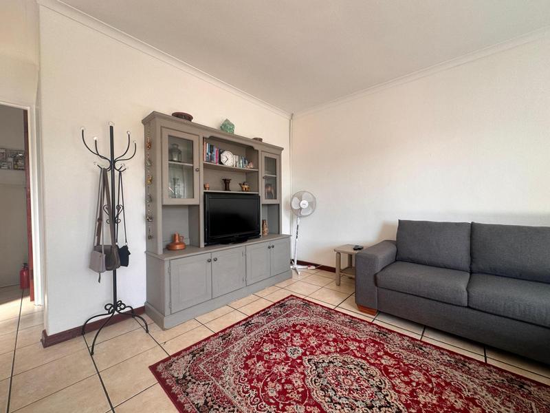 2 Bedroom Property for Sale in Oakglen Western Cape